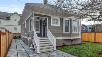 2800 E Thomas St in Seattle, WA - Building Photo