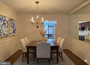 10775 Brewer House Rd in Rockville, MD - Building Photo - Building Photo