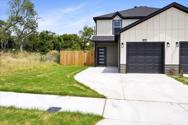 8011 W Elizabeth Ln in Fort Worth, TX - Building Photo - Building Photo