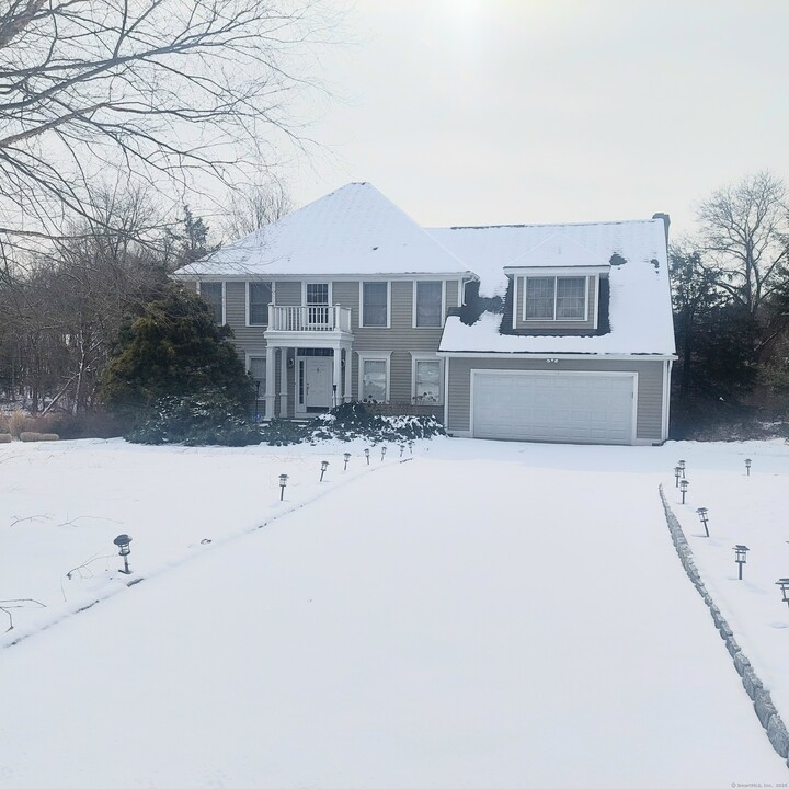 3 Stone House Rd in Shelton, CT - Building Photo