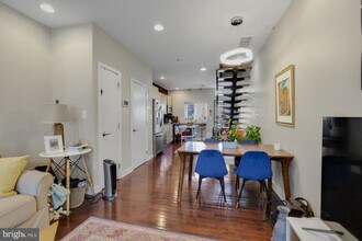 221 W Girard Ave in Philadelphia, PA - Building Photo - Building Photo