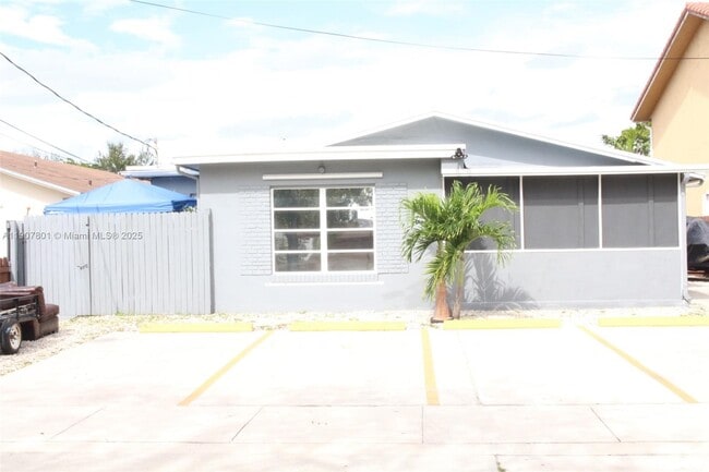 5841 Tyler St in Hollywood, FL - Building Photo - Building Photo