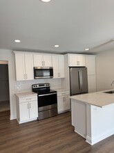 38111 W Spaulding St, Unit Downtown Willoughby 3 in Willoughby, OH - Foto de edificio - Building Photo