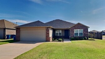 332 Blue Dr in Newcastle, OK - Building Photo