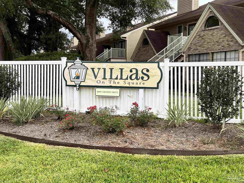 5001 Soto Grande Dr in Pensacola, FL - Building Photo