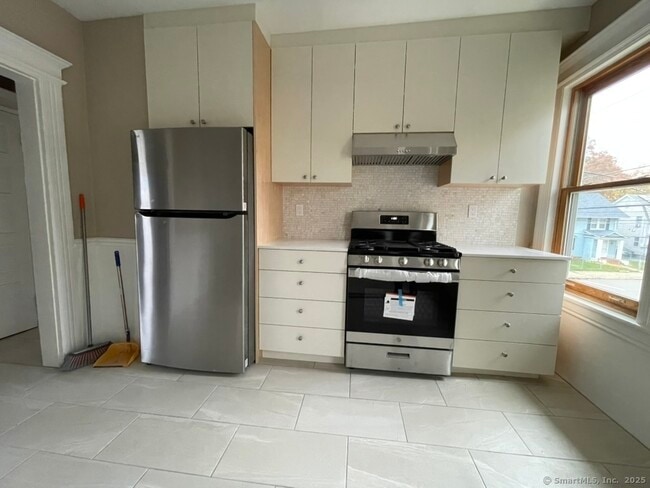 174 Fairview Ave in Bridgeport, CT - Building Photo - Building Photo