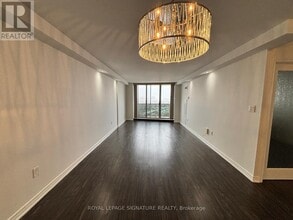 812 Burnhamthorpe Rd in Toronto, ON - Building Photo - Building Photo