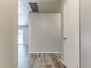 2715 Bethany Oaks Dr in Norman, OK - Building Photo - Building Photo