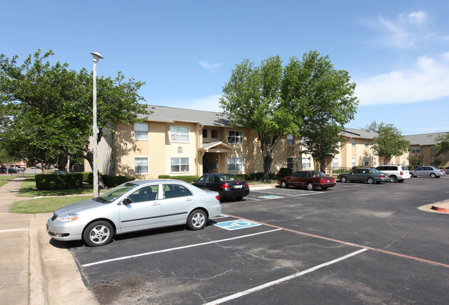 Legacy Pointe in Garland, TX - Foto de edificio - Building Photo