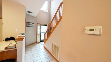 1025 Woodview Ct in Aurora, IL - Foto de edificio - Building Photo