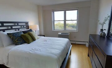 135 Freeman St, Unit 175 freeman st 705 in Brookline, MA - Foto de edificio - Building Photo