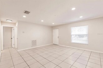 1665 Florence Ave in Englewood, FL - Foto de edificio - Building Photo