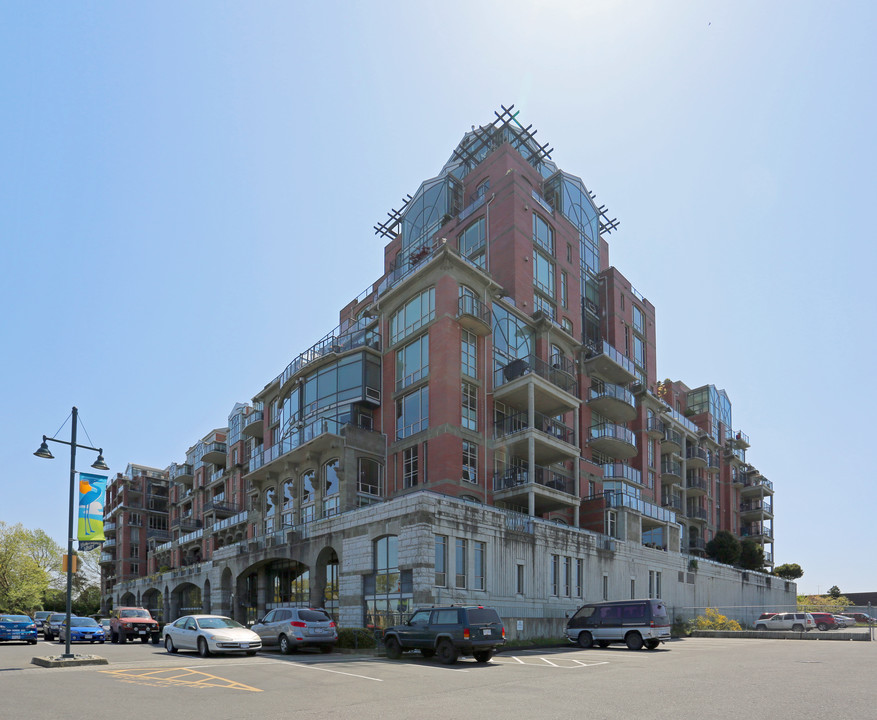 Shoal Point in Victoria, BC - Building Photo