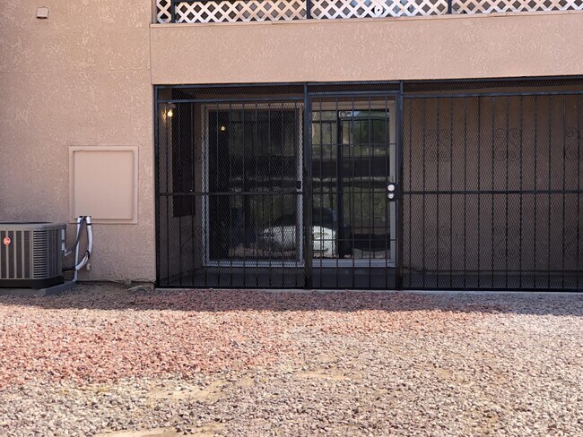 2601 W Broadway Blvd in Tucson, AZ - Foto de edificio - Building Photo
