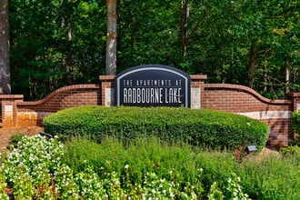 Radbourne Lake Apartments in Charlotte, NC - Foto de edificio - Building Photo