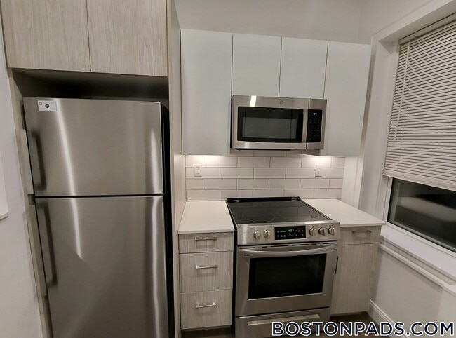 19 Queensberry St in Boston, MA - Building Photo - Building Photo