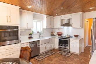 30 Dumond Pl in Coram, NY - Building Photo - Building Photo