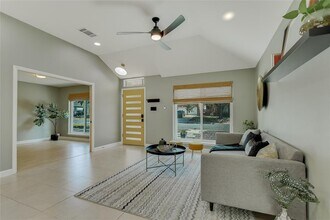 10916 Sierra Oaks in Austin, TX - Building Photo - Building Photo