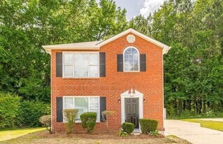 5545 Northcut Dr in Atlanta, GA - Building Photo