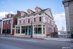136 Bank St in New London, CT - Building Photo