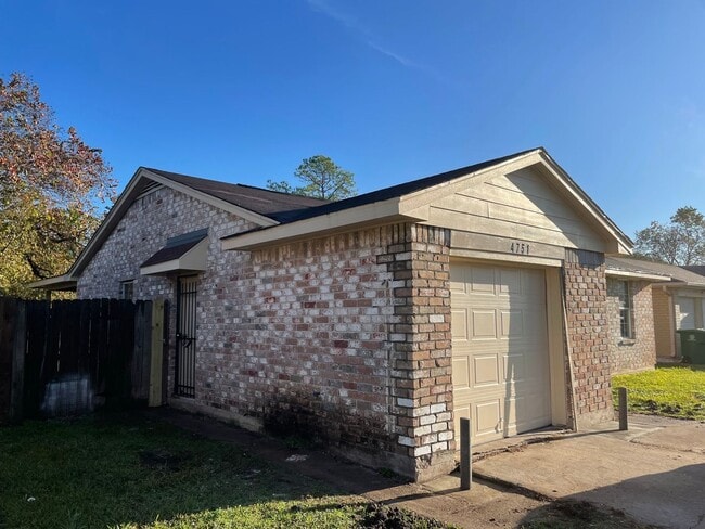 4751 E Ridge Creek Dr in Houston, TX - Building Photo - Building Photo