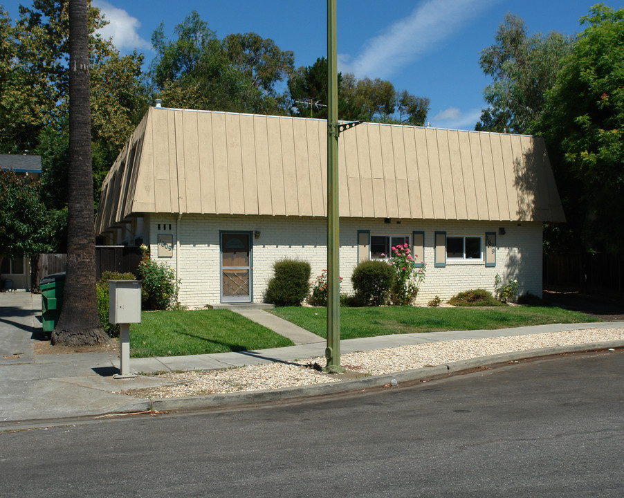 1609 Brookvale Dr in San Jose, CA - Foto de edificio