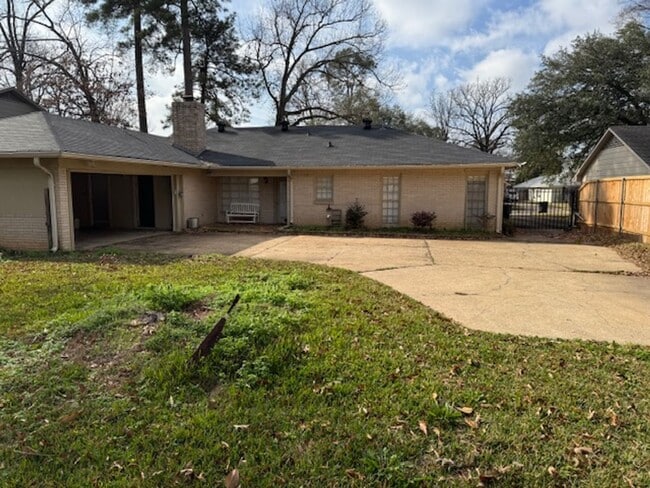 8623 W Wilderness Way in Shreveport, LA - Building Photo - Building Photo