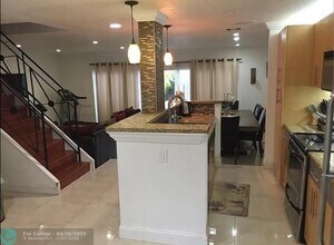 8201 NW 8th Pl in Plantation, FL - Building Photo - Building Photo