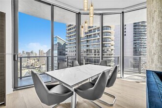 45 SW 9th St, Unit 4501 in Miami, FL - Building Photo - Building Photo