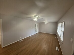660 Dozier Dr in Marietta, GA - Building Photo - Building Photo