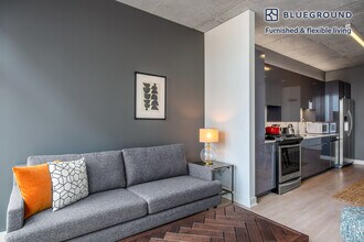 311 W Illinois St-Unit -FL11-ID119 in Chicago, IL - Building Photo - Building Photo