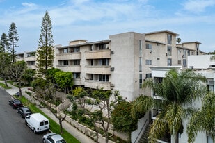 11645 Montana Ave in Los Angeles, CA - Building Photo