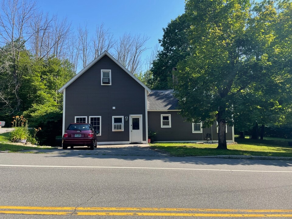 695 Turnpike Rd in New Ipswich, NH - Building Photo
