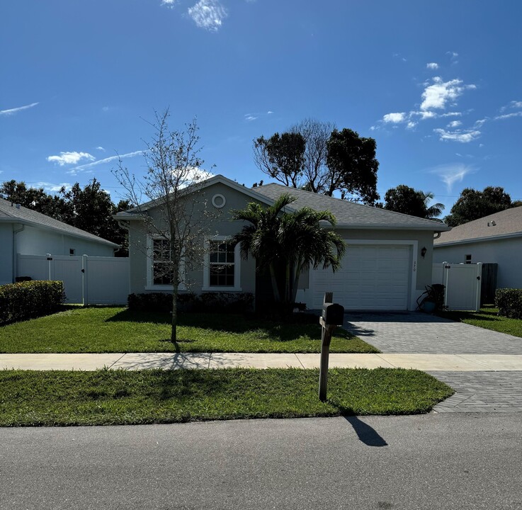 370 Reigle Ave in Delray Beach, FL - Building Photo