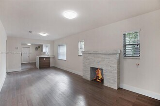 522 NW 47th Ter in Miami, FL - Building Photo - Building Photo