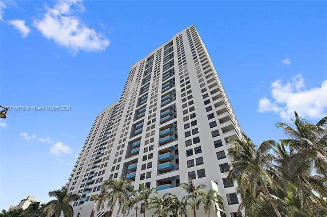 1330 West Ave, Unit 2011 in Miami Beach, FL - Building Photo