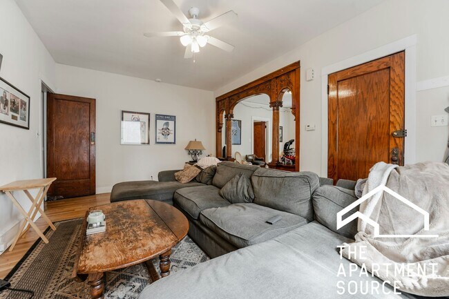 3010 N Greenview Ave in Chicago, IL - Building Photo - Building Photo