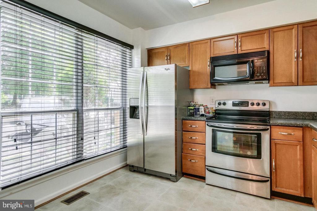 5730 Evergreen Knoll Ct in Alexandria, VA - Building Photo