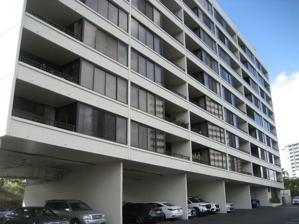 1147 Ala Napunani St in Honolulu, HI - Building Photo