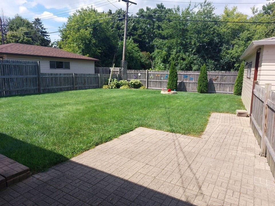 3218 Wheelock Dr in Racine, WI - Building Photo