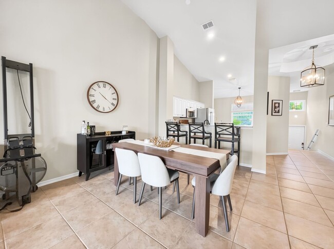 6295 Wilshire Pines Cir in Naples, FL - Building Photo - Building Photo