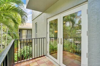 2940 Shipping Ave in Miami, FL - Building Photo - Building Photo