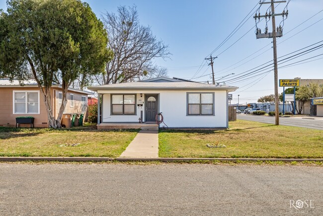 1726 S Park St in San Angelo, TX - Foto de edificio - Building Photo
