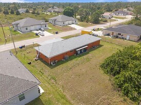 20 W 12th St in Lehigh Acres, FL - Building Photo