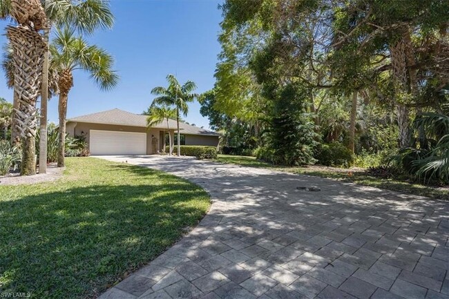 136 Old Tamiami Trail, Unit 1 in Naples, FL - Building Photo - Building Photo