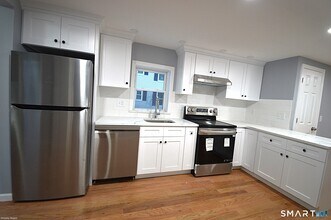 17 Railroad Ave in Farmington, CT - Building Photo - Building Photo