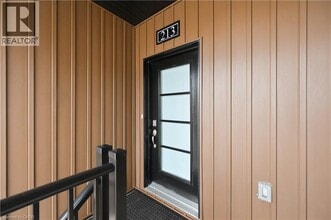 6591 Montrose Rd in Niagara Falls, ON - Building Photo - Building Photo