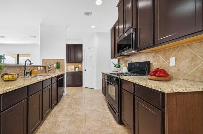 5515 Armillary Dr in Katy, TX - Foto de edificio - Building Photo