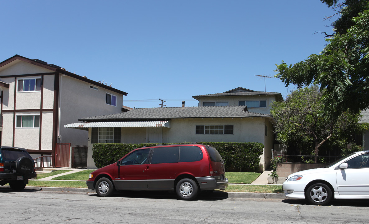 315 E Providencia Ave in Burbank, CA - Building Photo