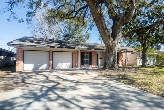 property at 1840 El Mar Ln